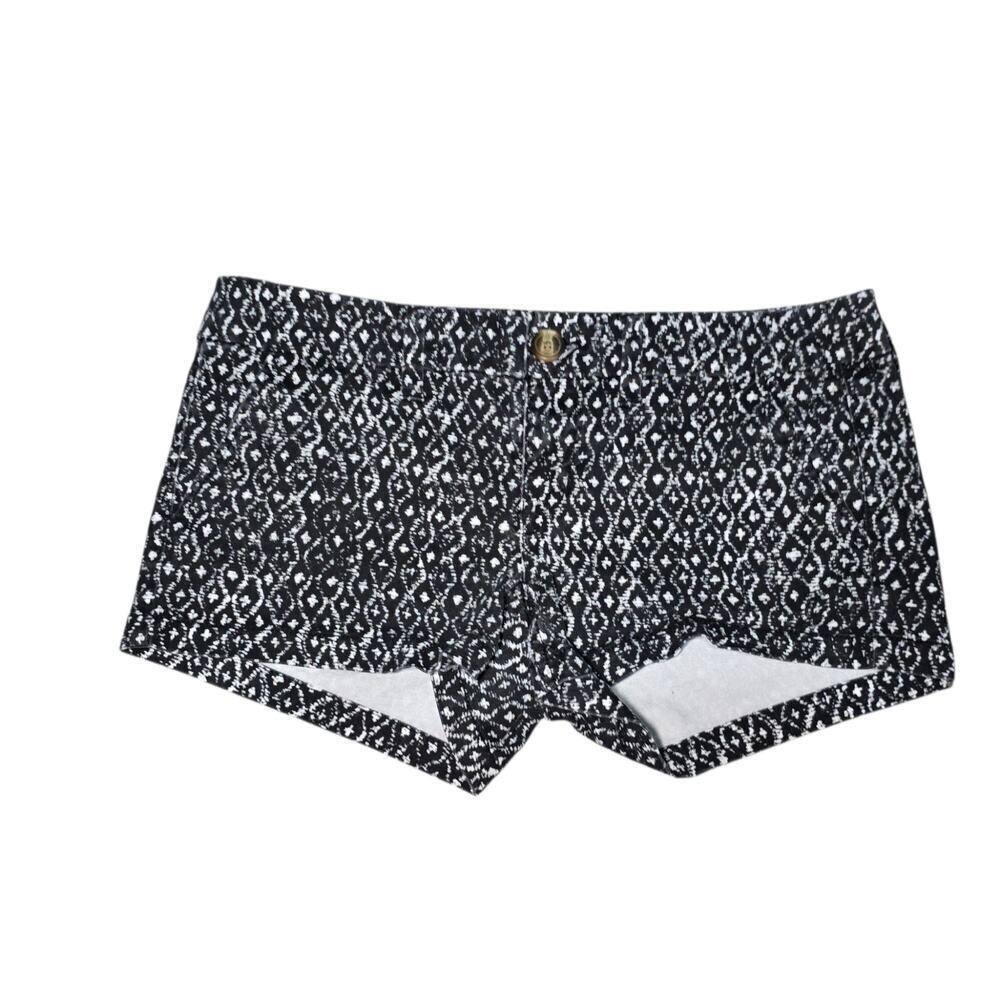 Y2K American Eagle Low Rise Mini Cargo Shorts Size 4 Black White Abstract